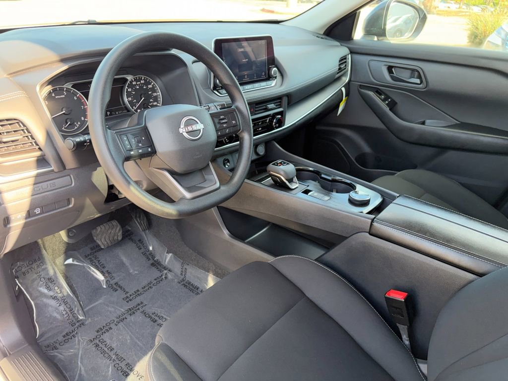 Used 2025 Nissan Rogue S image 8