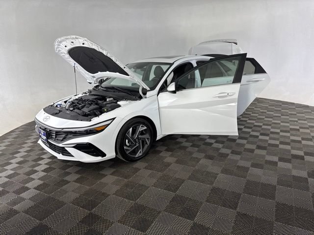 Certified 2025 Hyundai Elantra SEL FWD image 13