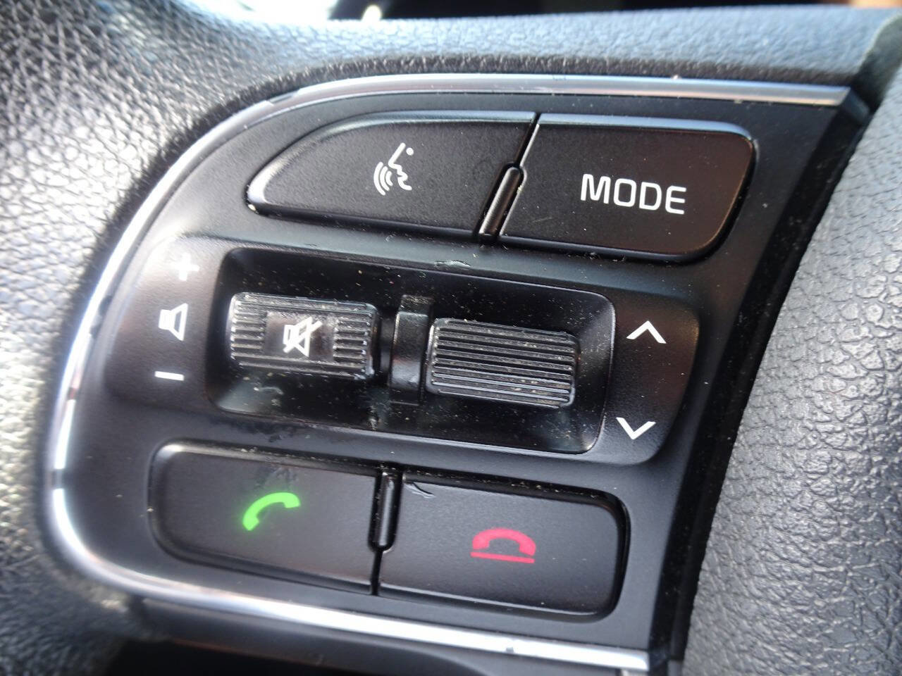 Used 2017 Kia Niro LX image 32