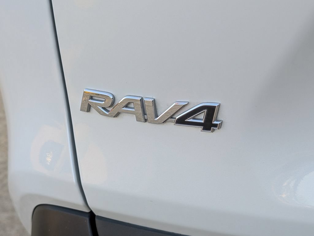 Used 2025 Toyota RAV4 XLE Premium FWD image 31