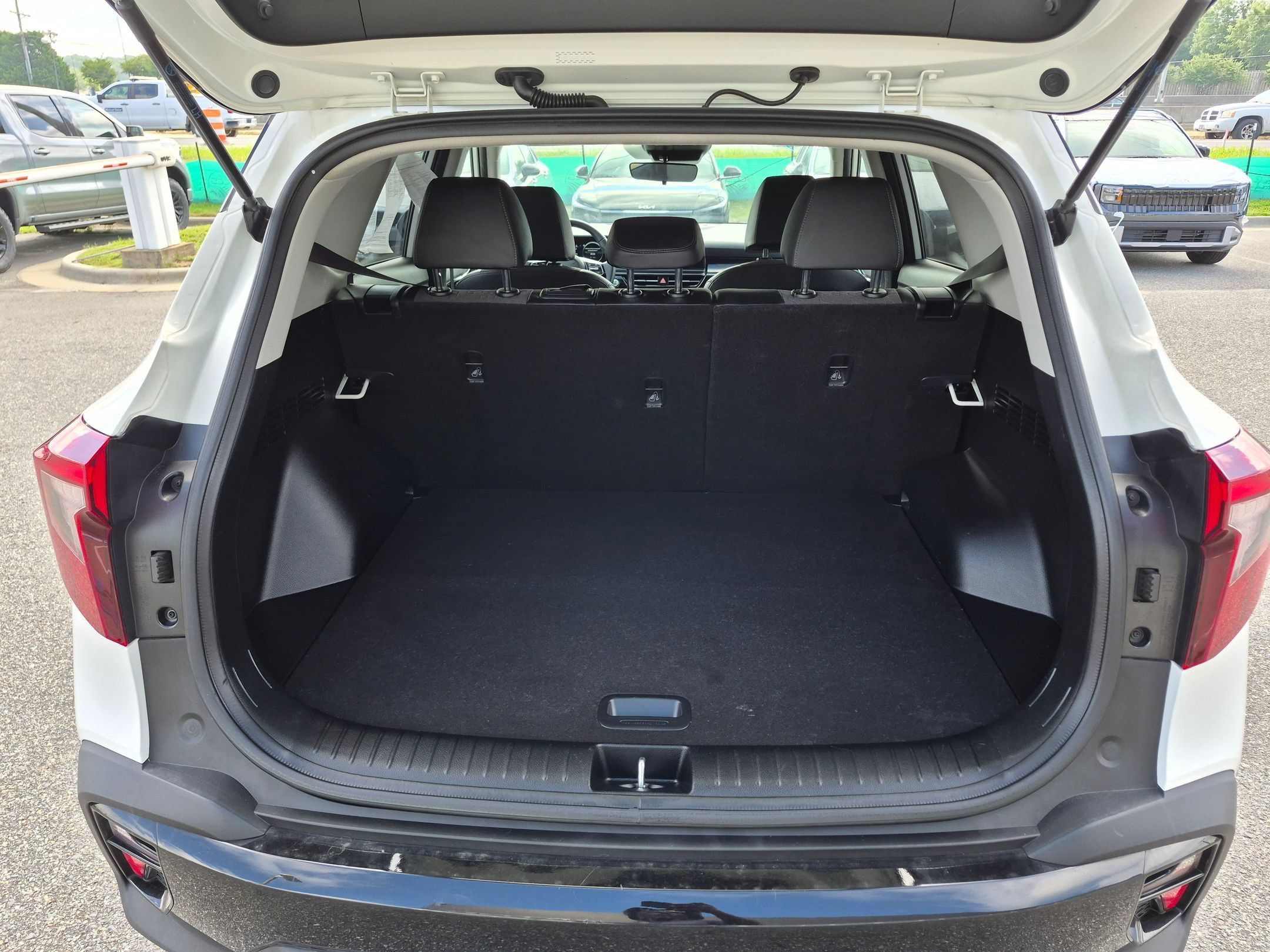 Used 2024 Kia Seltos S FWD image 32