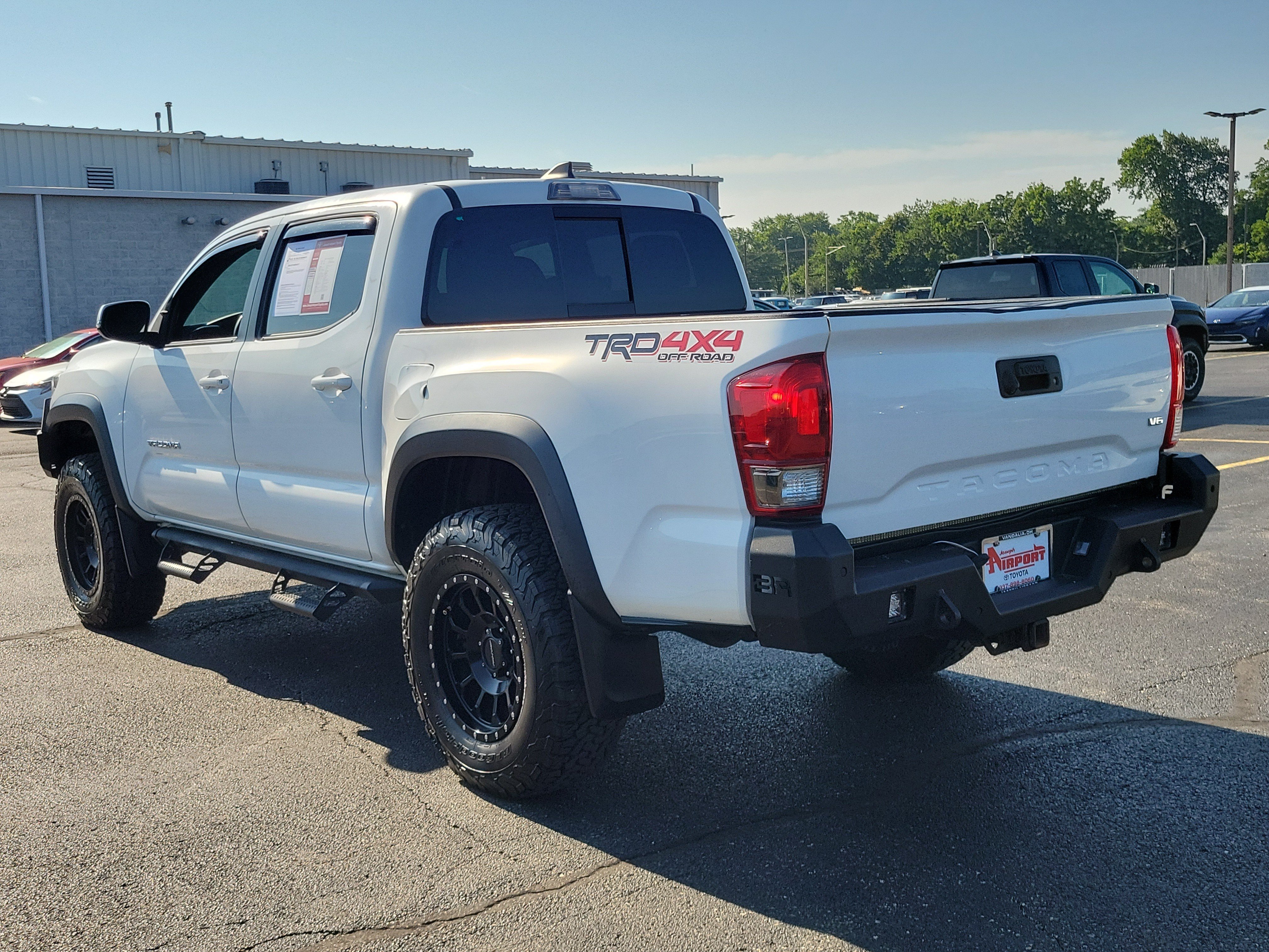Used 2017 Toyota Tacoma TRD Off-Road w/ Tow Package (A/T) AWD/4WD image 3
