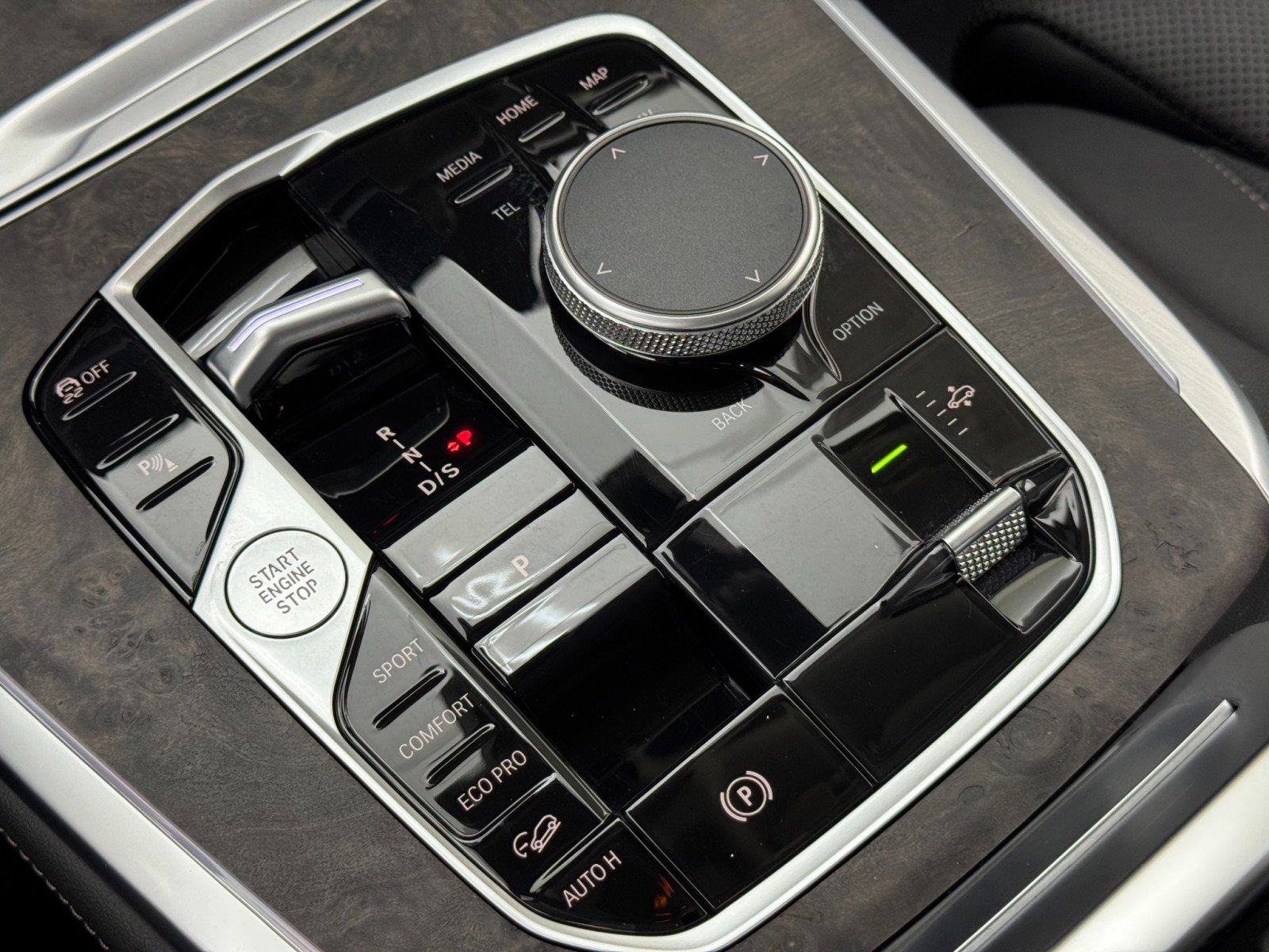 Used 2025 BMW X7 xDrive40i w/ Parking Assistance Package AWD/4WD image 33