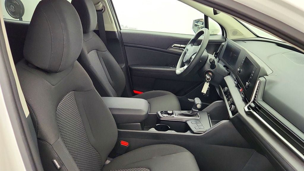 Used 2025 Kia Sportage LX FWD image 21
