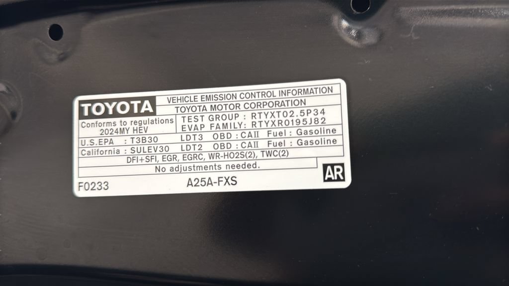 Used 2024 Toyota Sienna LE AWD/4WD image 40