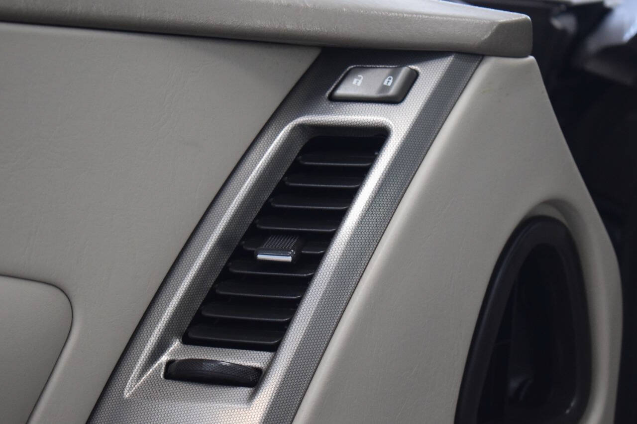 Used 2005 Cadillac XLR RWD image 57