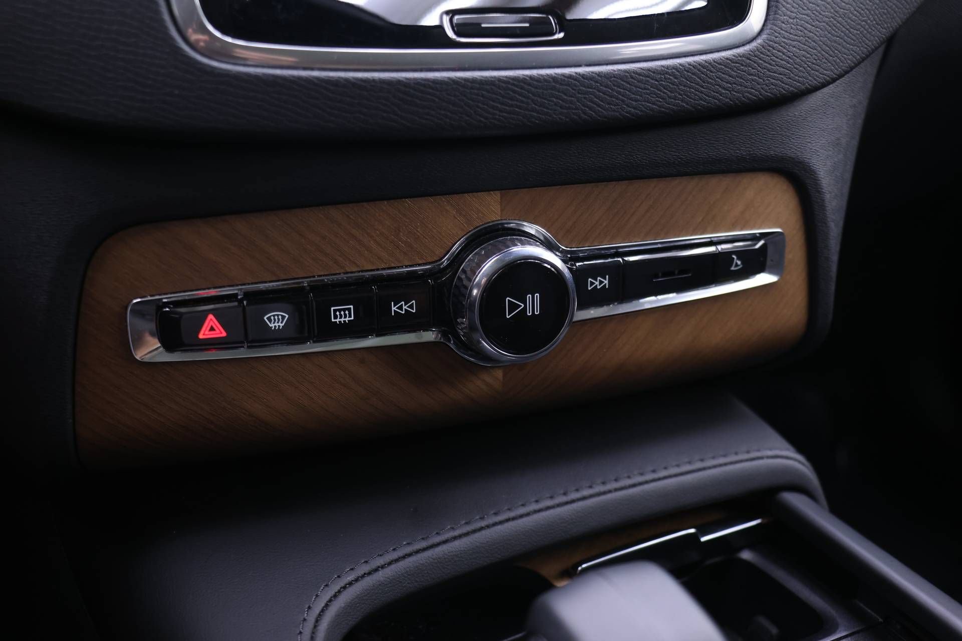 Certified 2024 Volvo XC90 B6 Plus AWD/4WD image 9