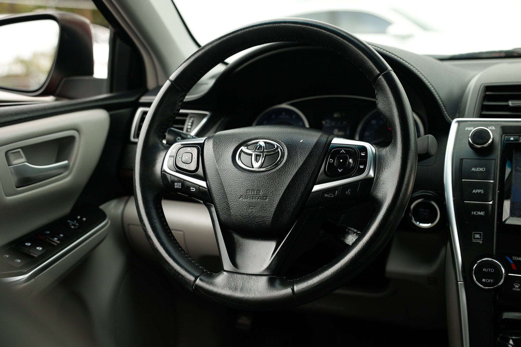 Used 2017 Toyota Camry XLE w/ Advanced Technology Package FWD image 32