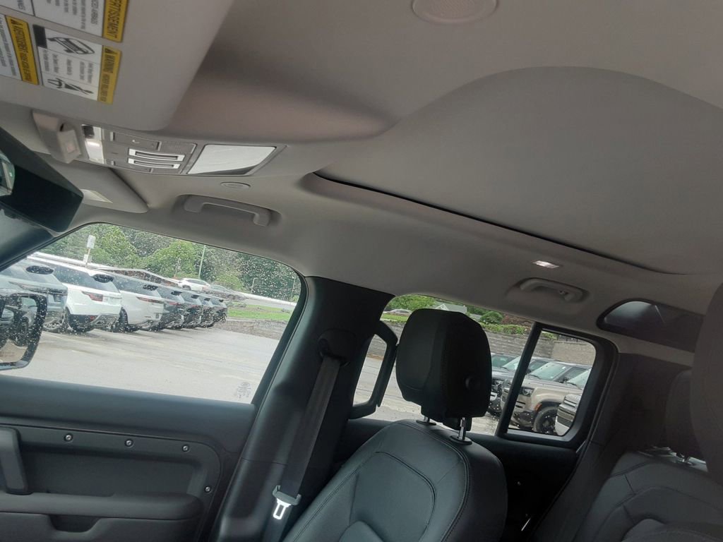 New 2024 Land Rover Defender 110 SE image 8