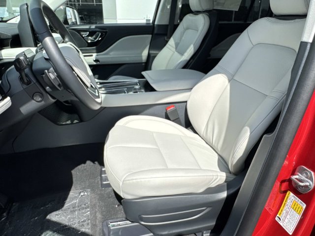 New 2026 Lincoln Aviator 2WD w/ Jet Appearance Package image 18
