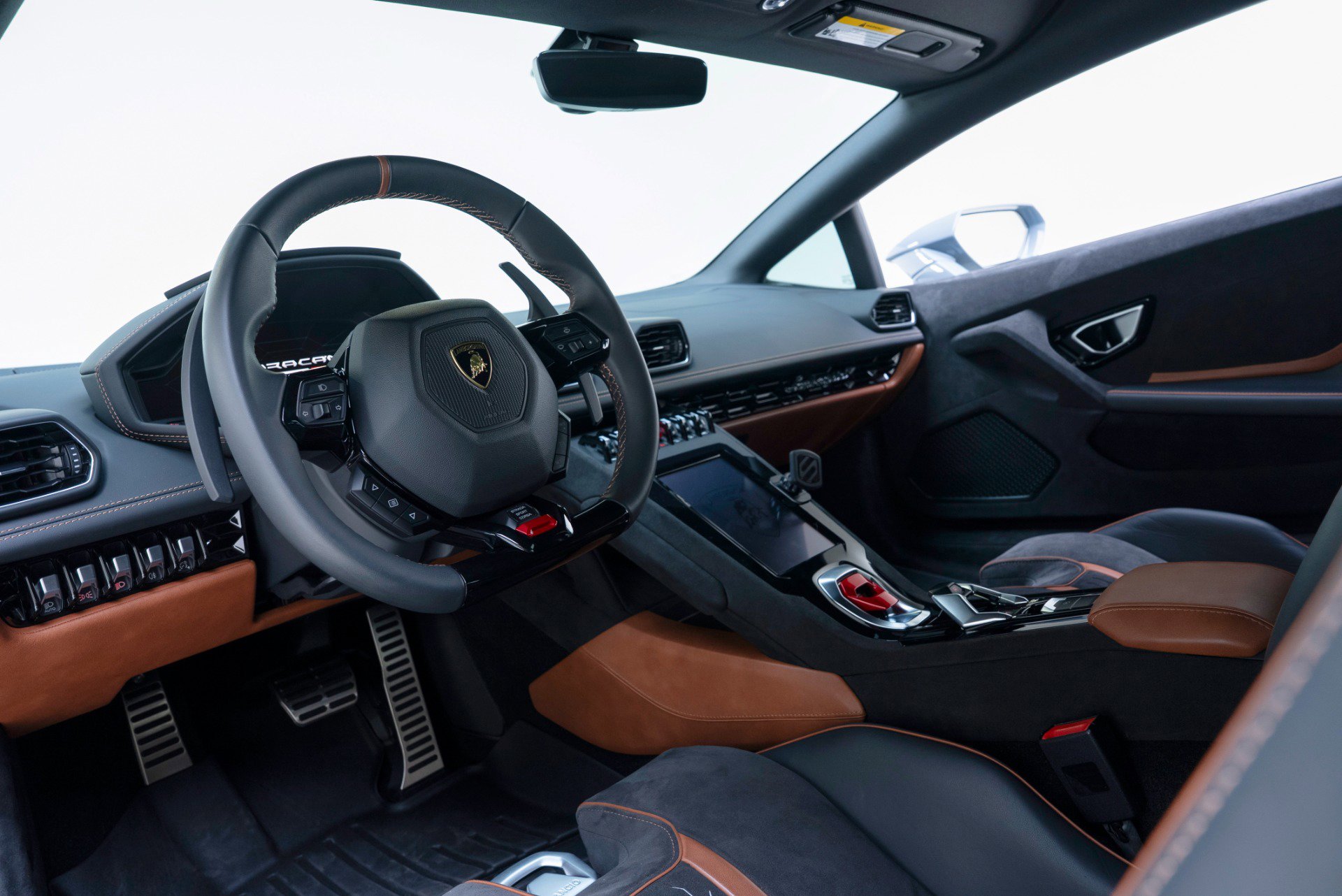 Used 2023 Lamborghini Huracan Tecnica RWD image 2