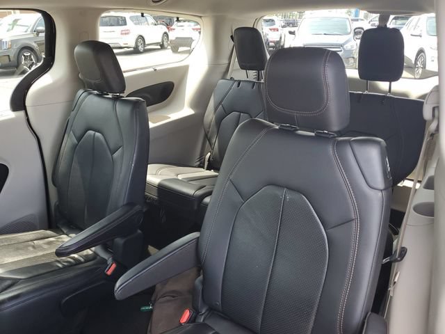 Used 2018 Chrysler Pacifica Touring-L Plus FWD image 24