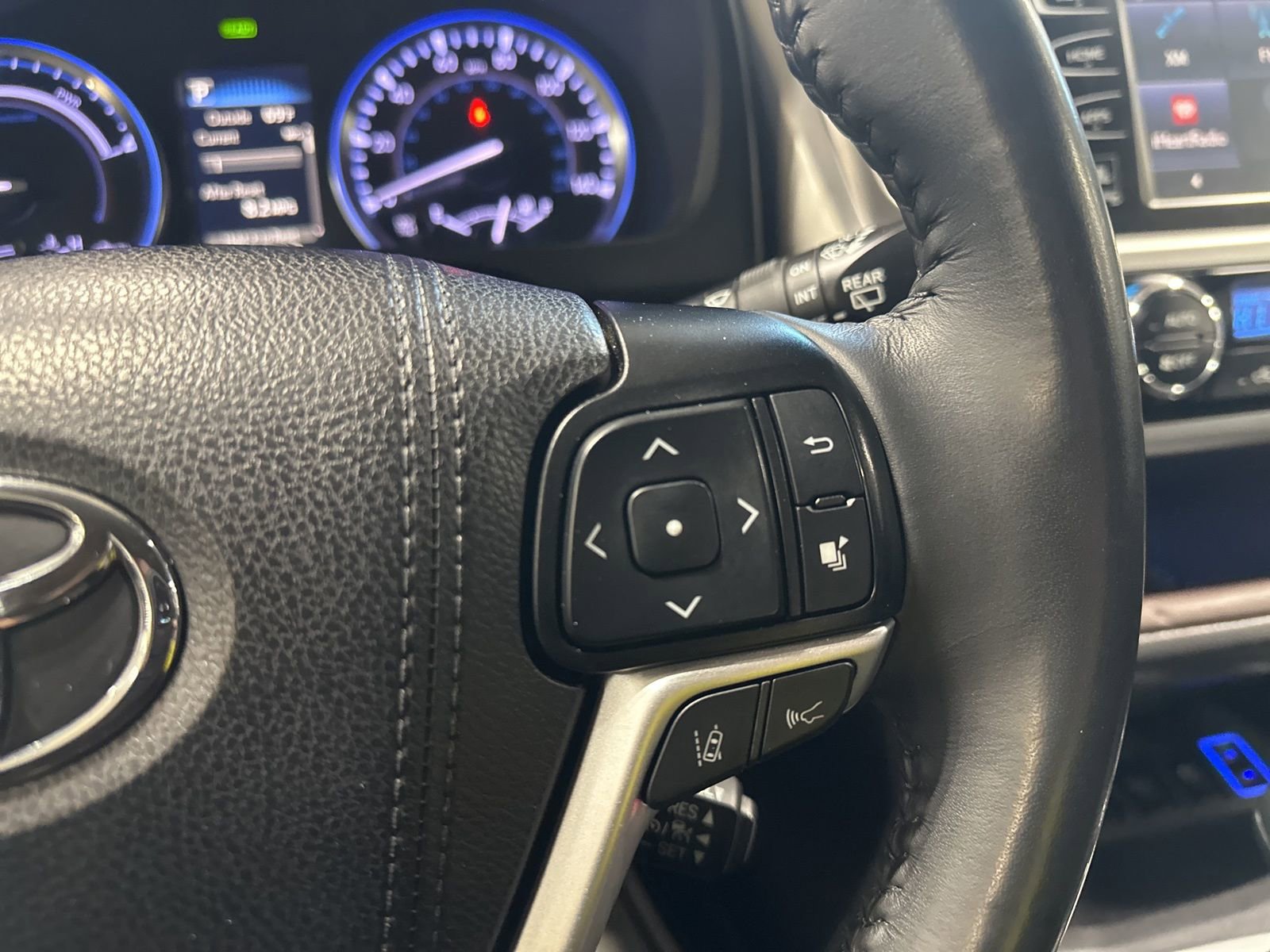 Used 2019 Toyota Highlander Limited w/ Protection Package #3 AWD/4WD image 54