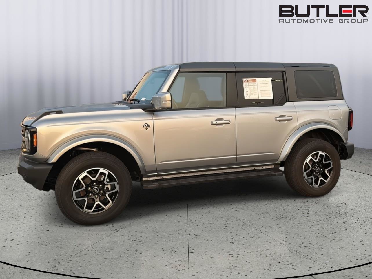 Used 2024 Ford Bronco Outer Banks AWD/4WD image 3