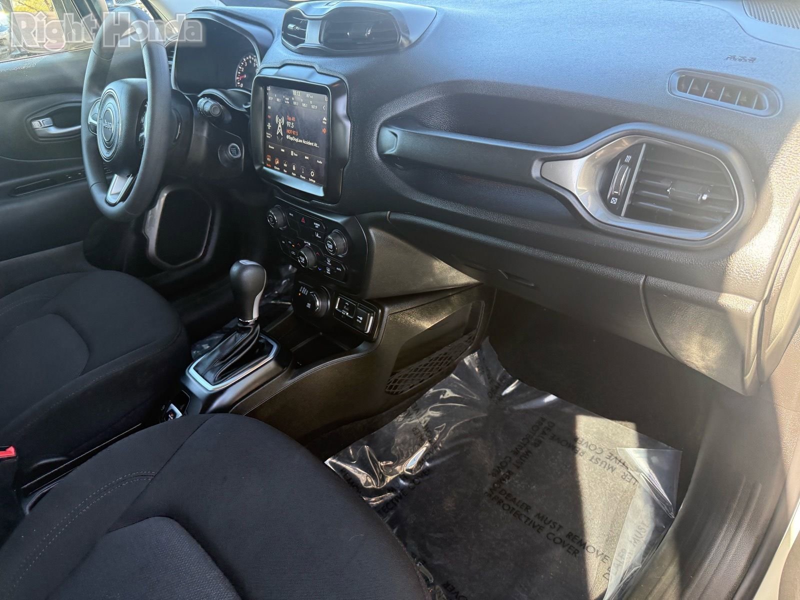 Used 2023 Jeep Renegade Latitude image 30