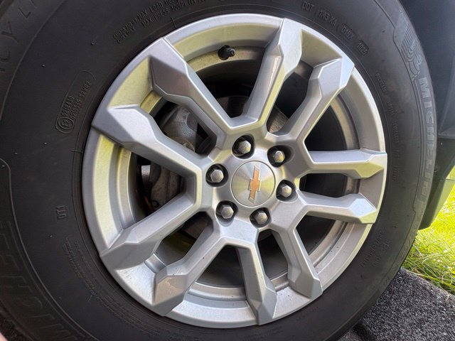 Used 2025 Chevrolet Suburban LT AWD/4WD image 19
