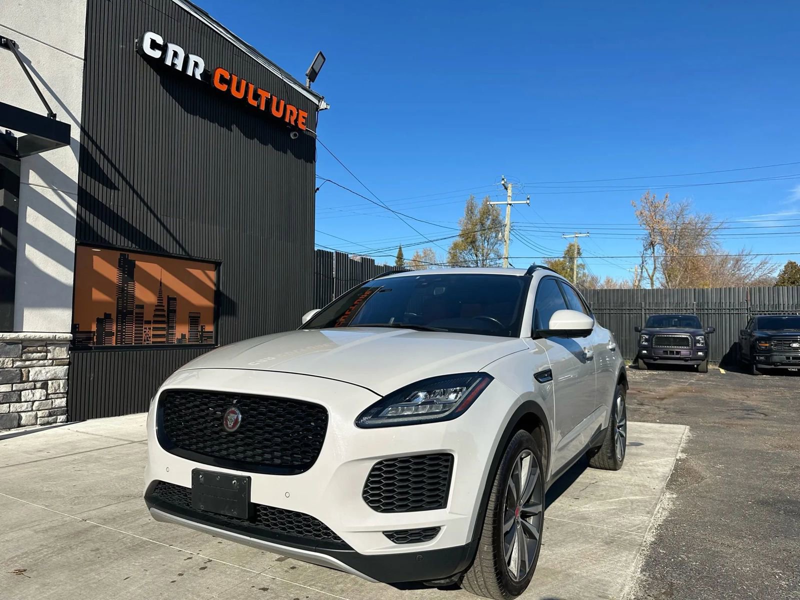 Used 2018 Jaguar E-PACE SE image 1