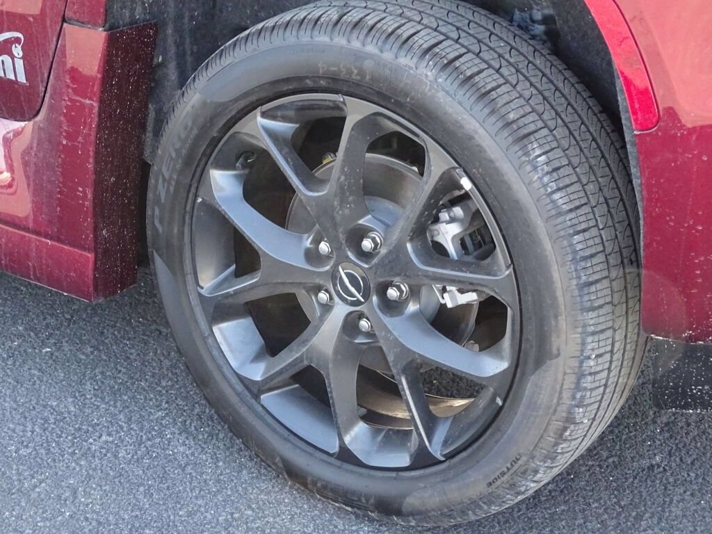 Used 2023 Chrysler Pacifica Touring-L w/ Uconnect Theater Family Group FWD image 13