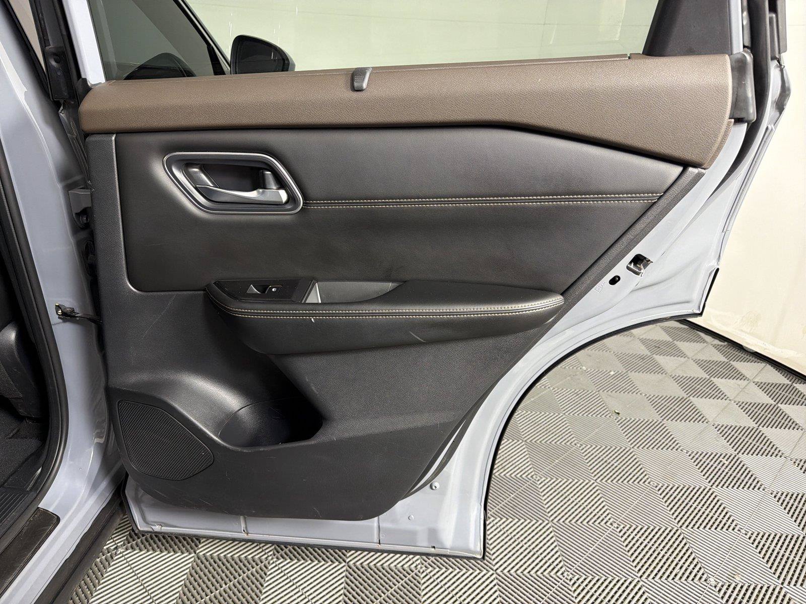 Used 2021 Nissan Rogue Platinum FWD image 14