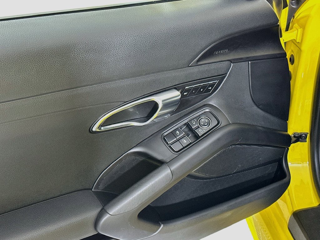 Used 2018 Porsche 718 Boxster RWD image 19