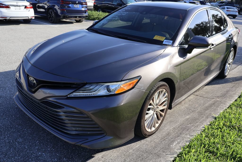 Used 2020 Toyota Camry XLE FWD image 2