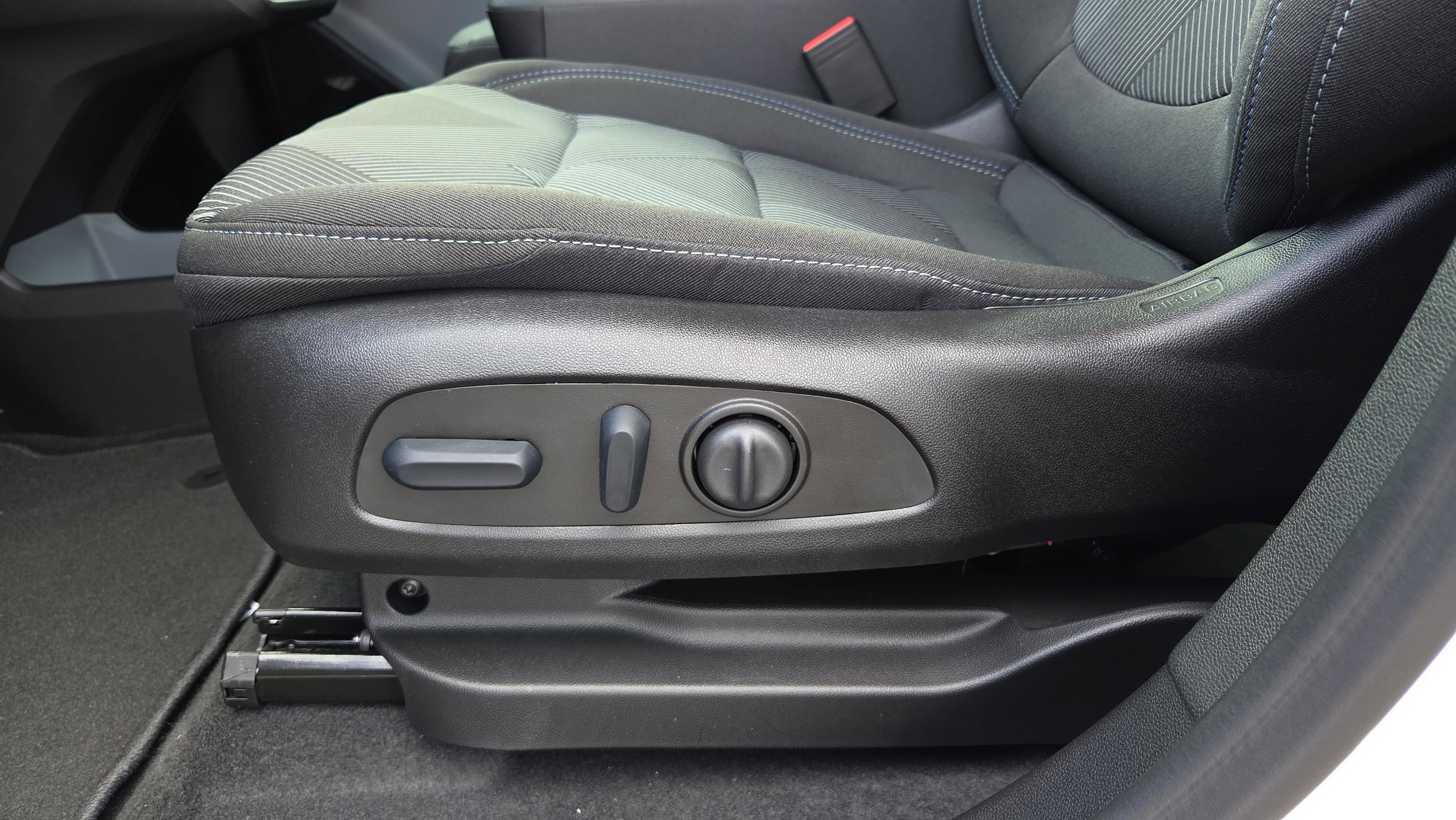 New 2027 Chevrolet Bolt LT w/ Comfort Package image 24