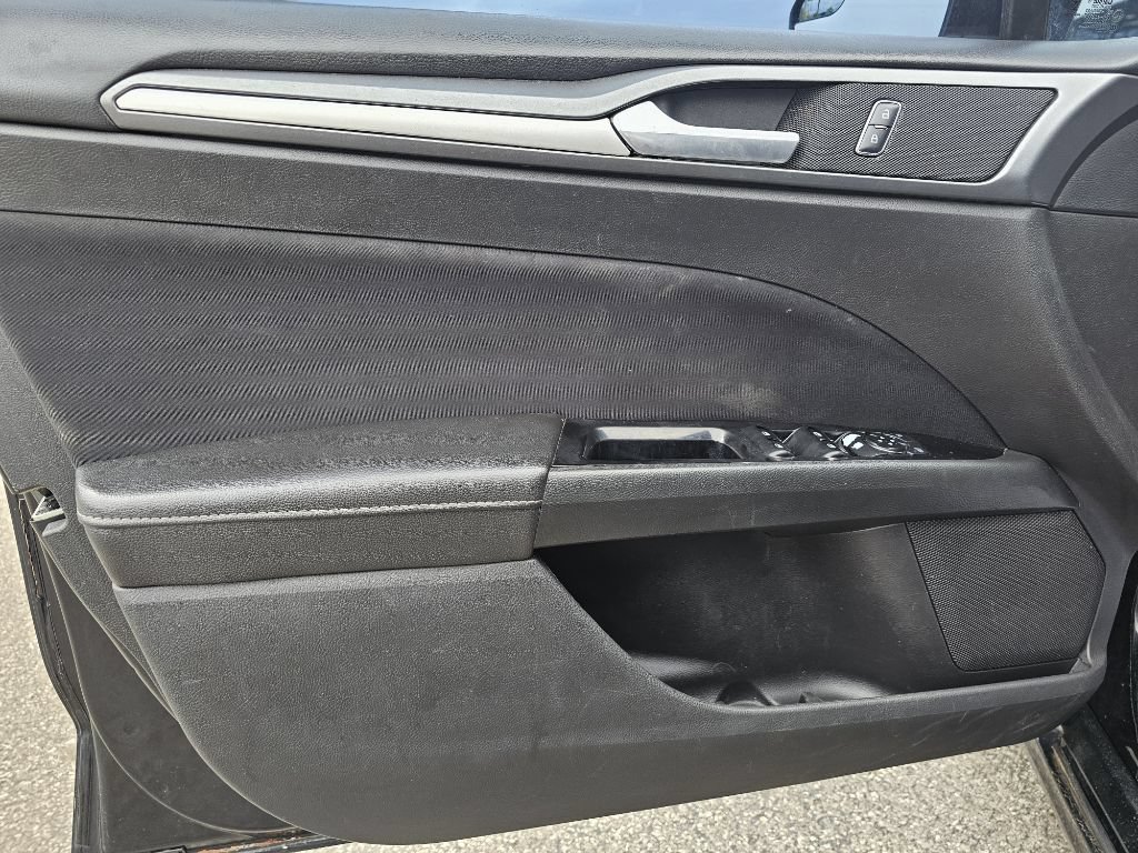 Used 2015 Ford Fusion SE FWD image 22