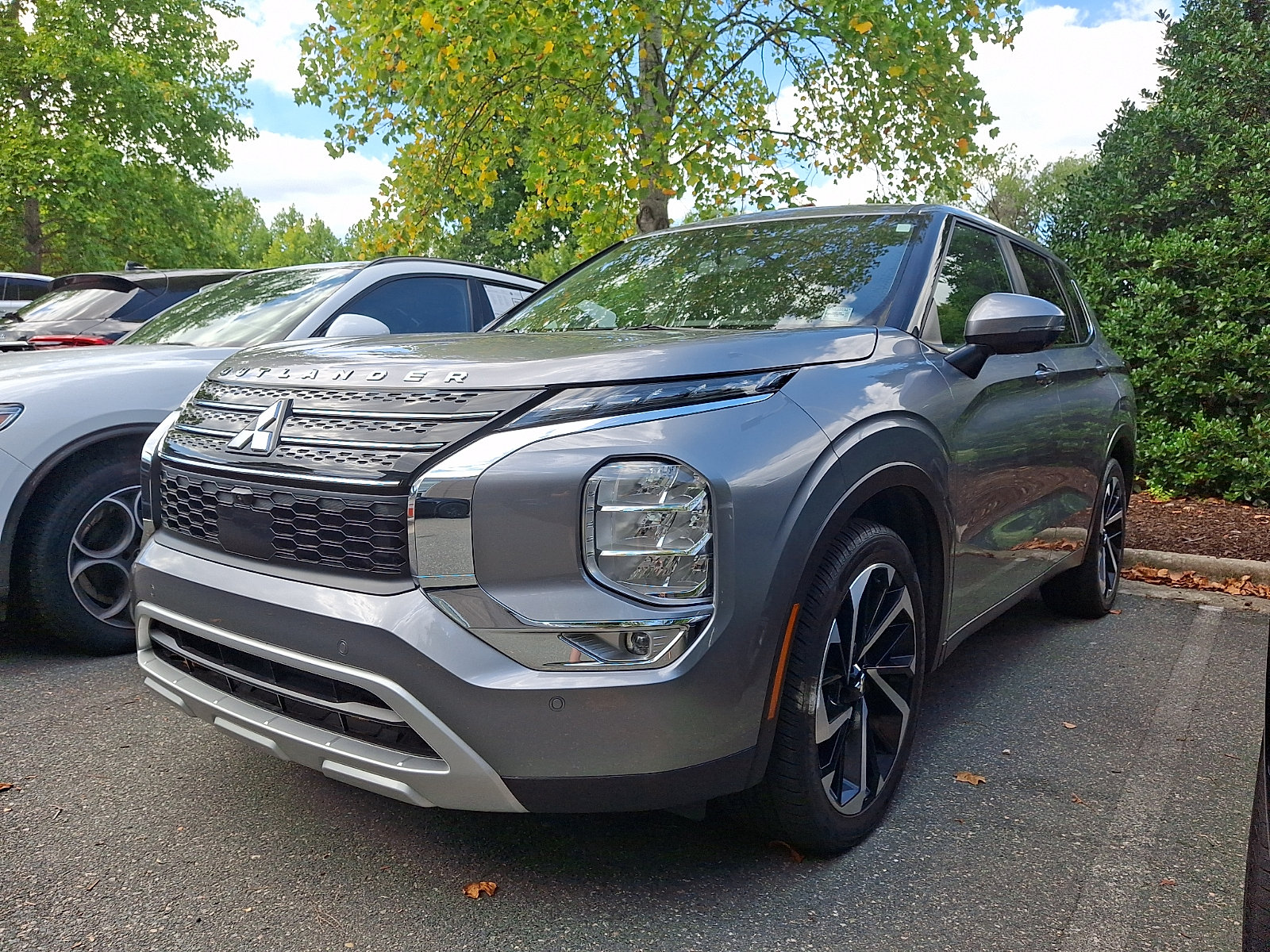 Used 2023 Mitsubishi Outlander SE FWD image 3