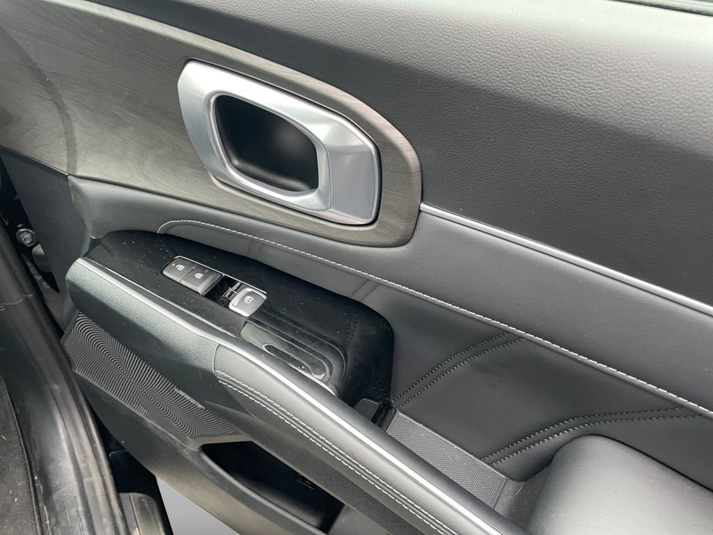 Used 2025 Kia Sorento SX Prestige image 14