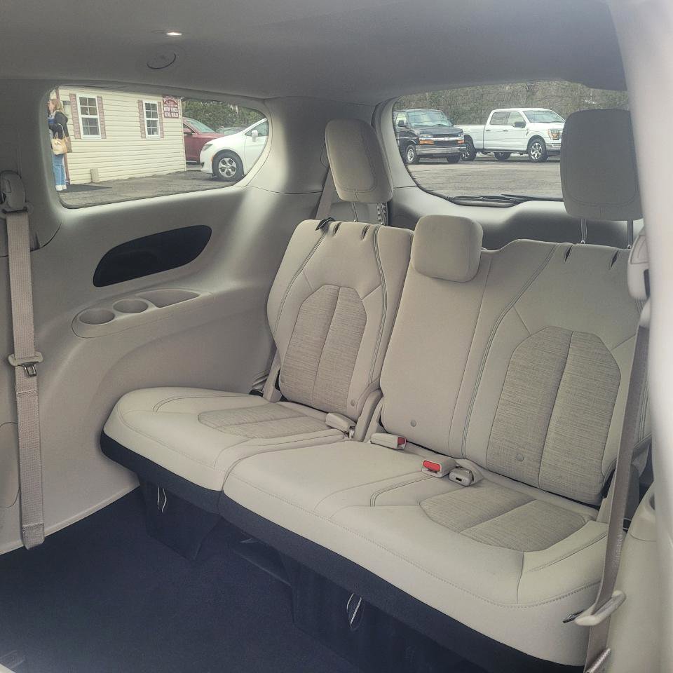 Used 2017 Chrysler Pacifica Touring Plus image 38