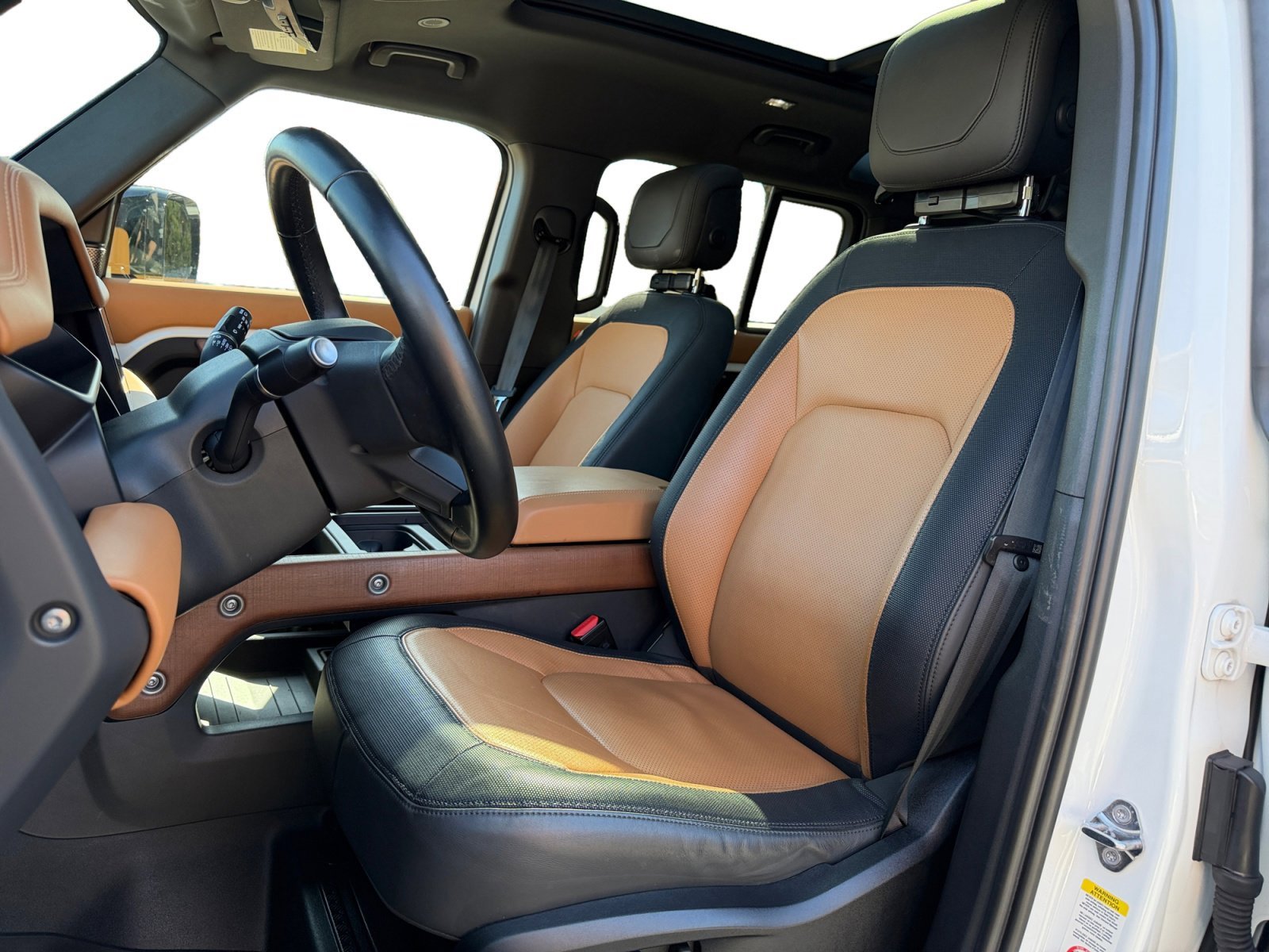 Used 2023 Land Rover Defender 110 X-Dynamic SE image 10