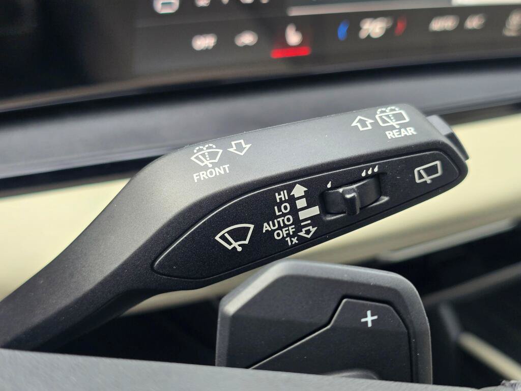 Used 2025 Audi Q6 e-tron Premium Plus w/ Premium Plus AWD/4WD image 40