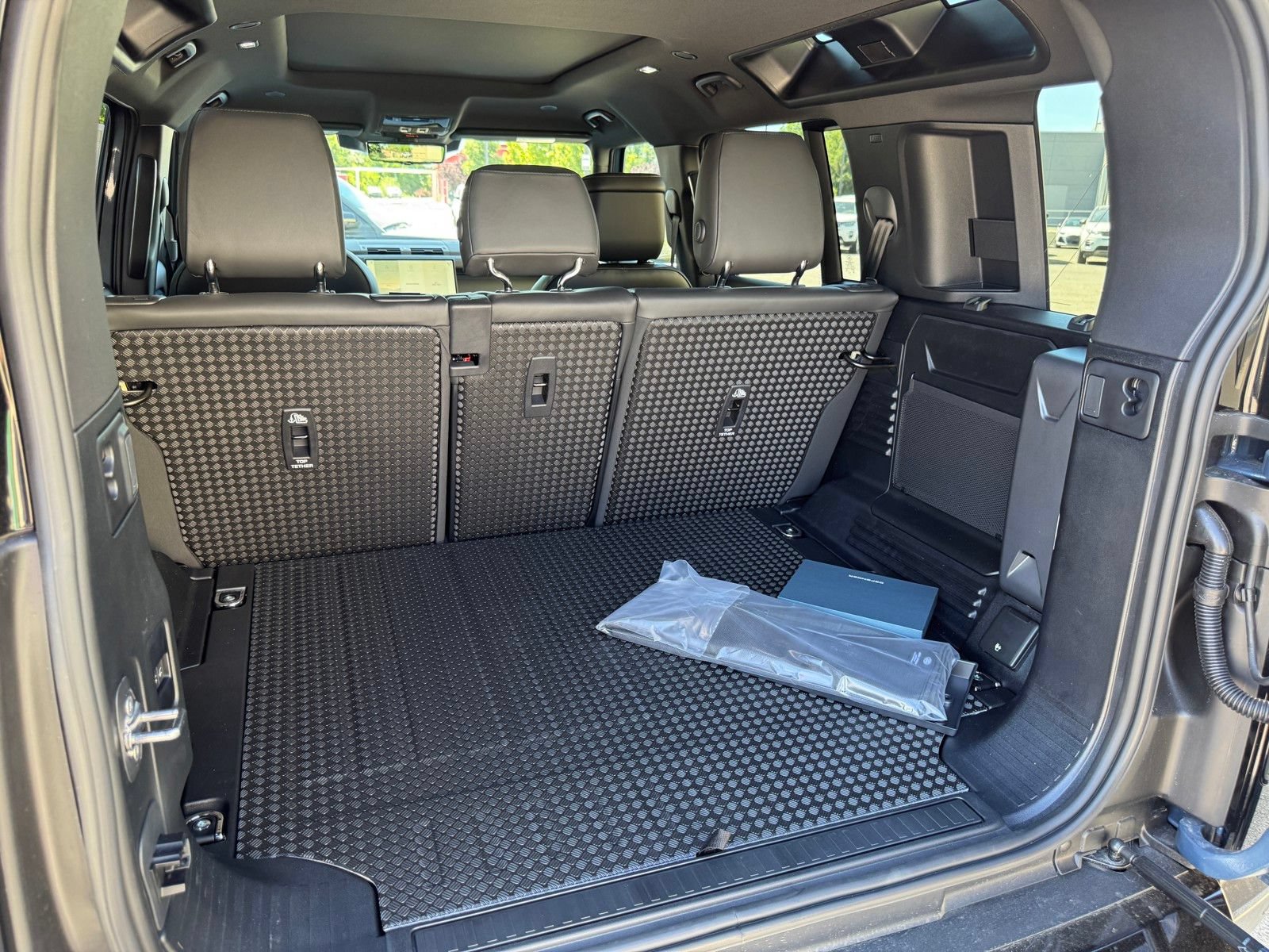 New 2026 Land Rover Defender 110 S AWD/4WD image 10