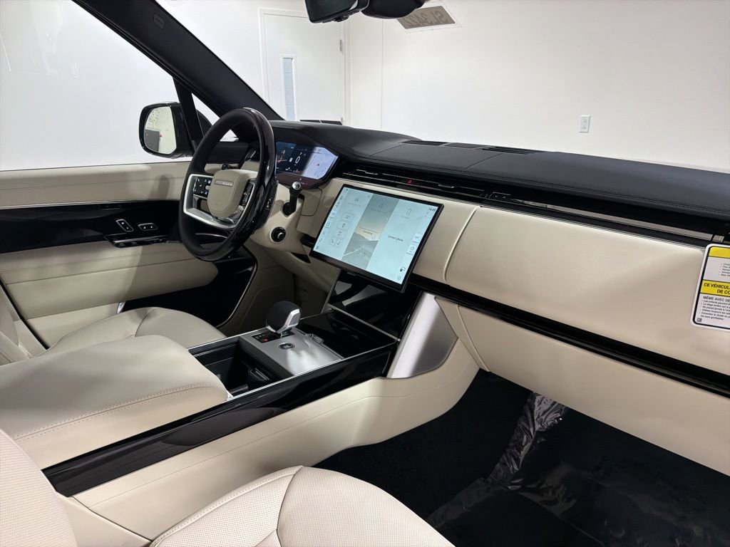 New 2026 Land Rover Range Rover Long Wheelbase SE AWD/4WD image 24