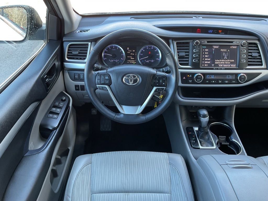 Used 2019 Toyota Highlander Plus AWD/4WD image 15