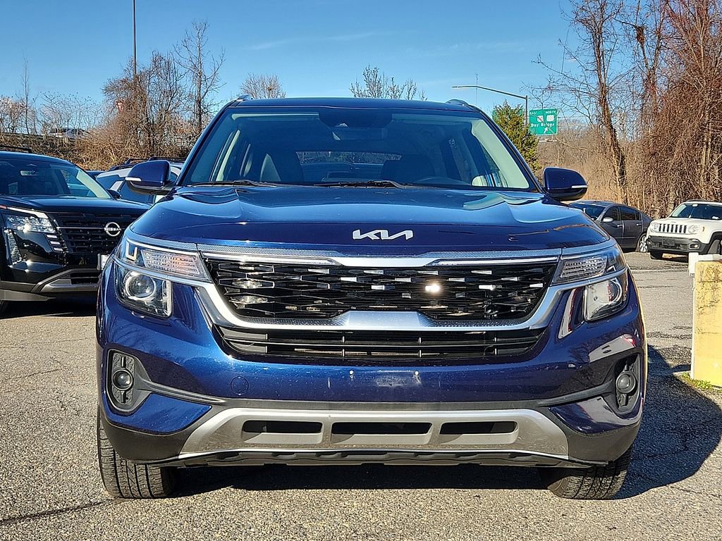 Used 2022 Kia Seltos EX image 2