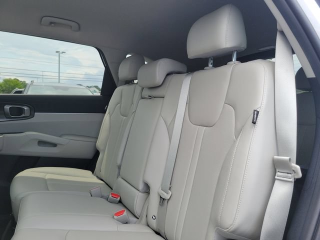 Certified 2025 Kia Sorento S FWD image 9
