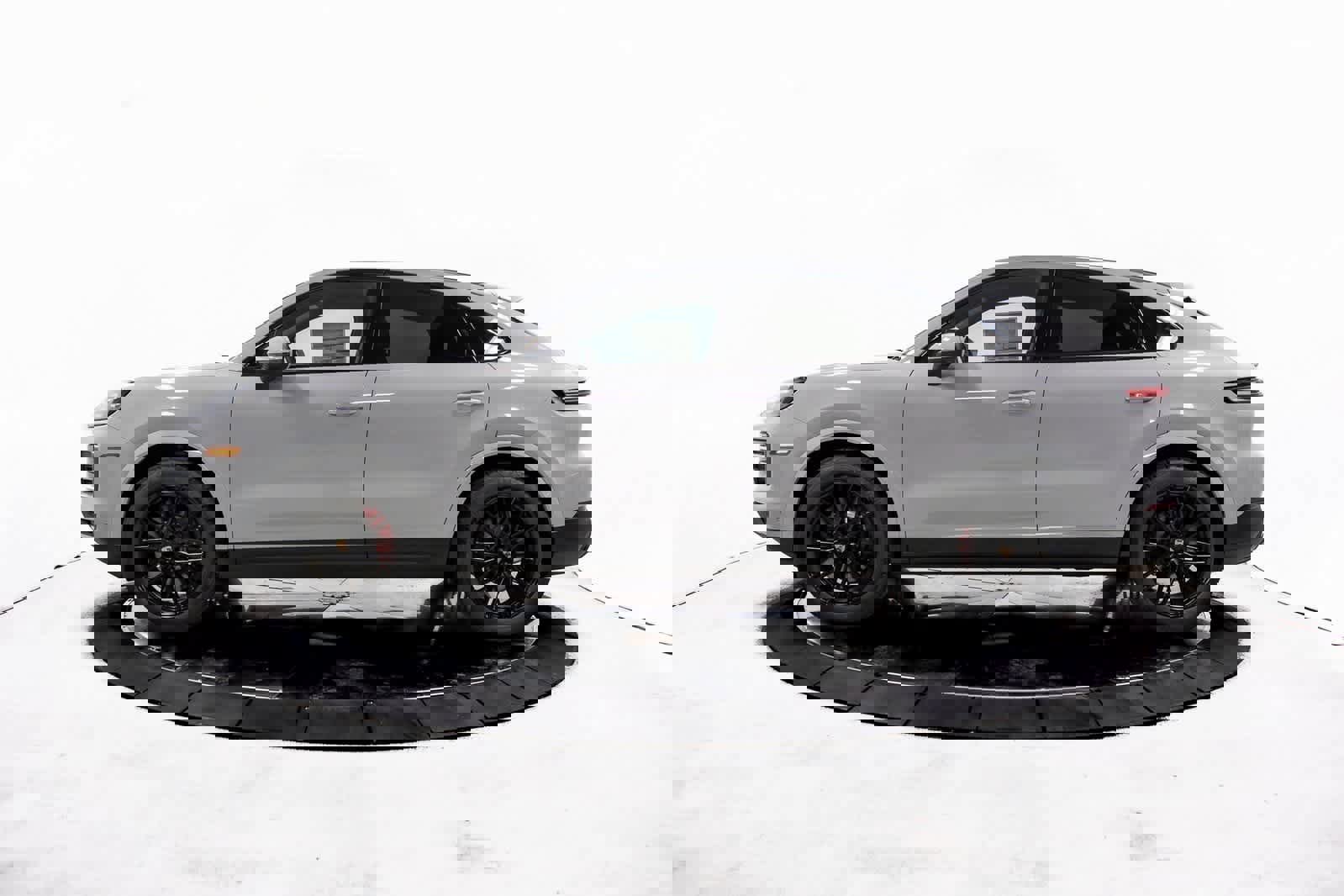 New 2026 Porsche Cayenne S image 2