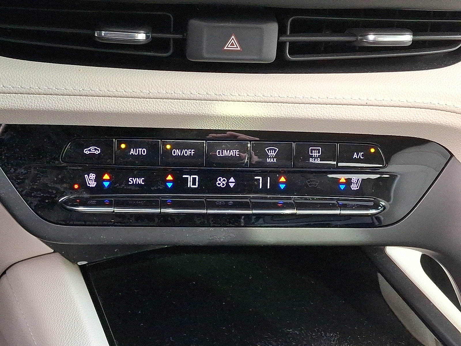 Certified 2023 Buick Envision Avenir image 17