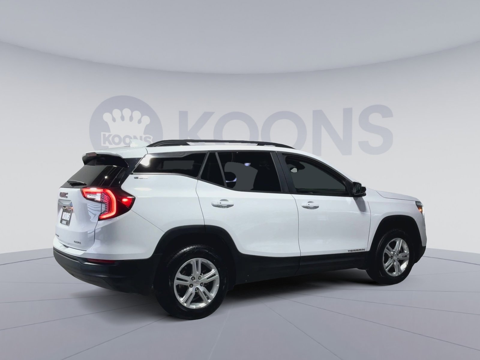 Used 2022 GMC Terrain SLE w/ Driver Convenience Package image 11