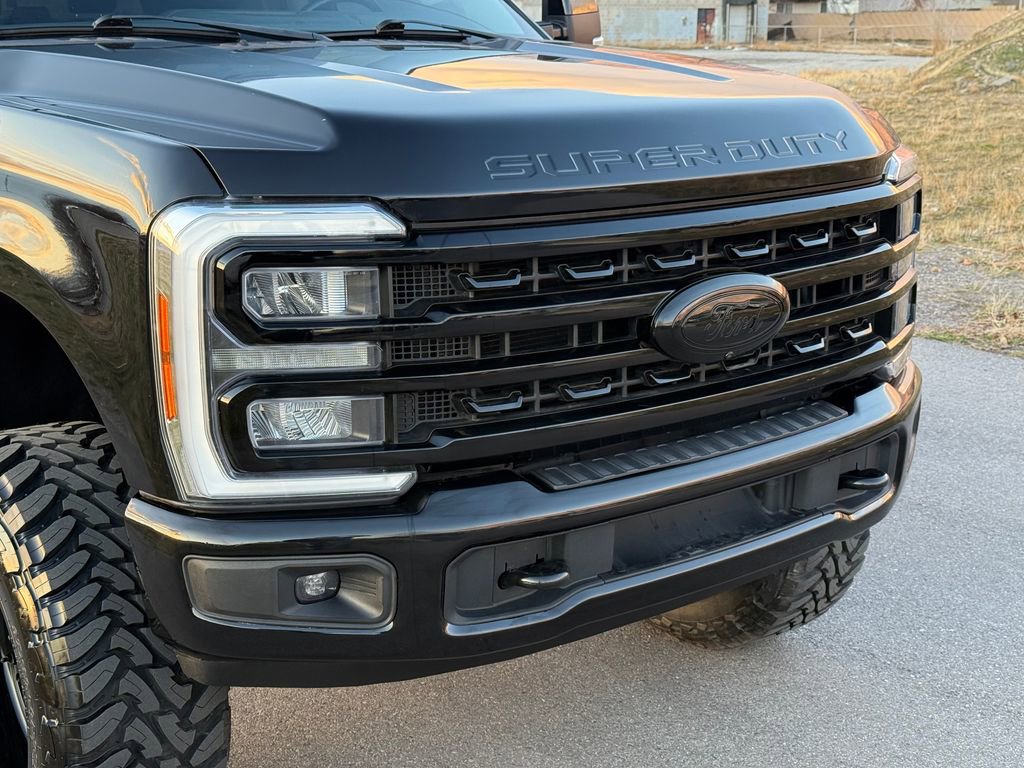 Used 2023 Ford F250 Lariat w/ Chrome Package image 5