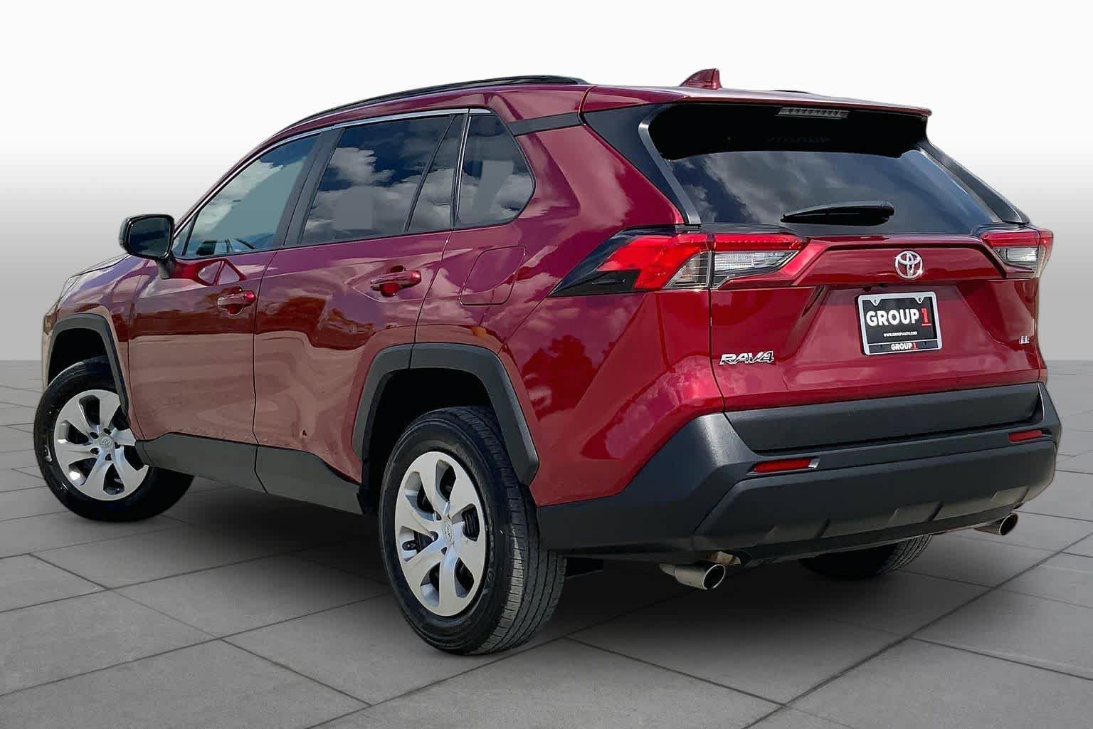 Used 2021 Toyota RAV4 LE FWD image 12