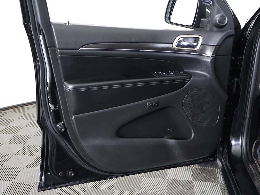 Used 2017 Jeep Grand Cherokee Limited image 25