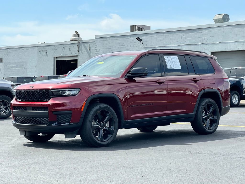 Used 2023 Jeep Grand Cherokee L Laredo AWD/4WD image 3