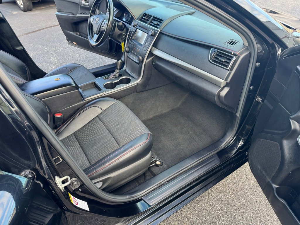 Used 2015 Toyota Camry LE image 20