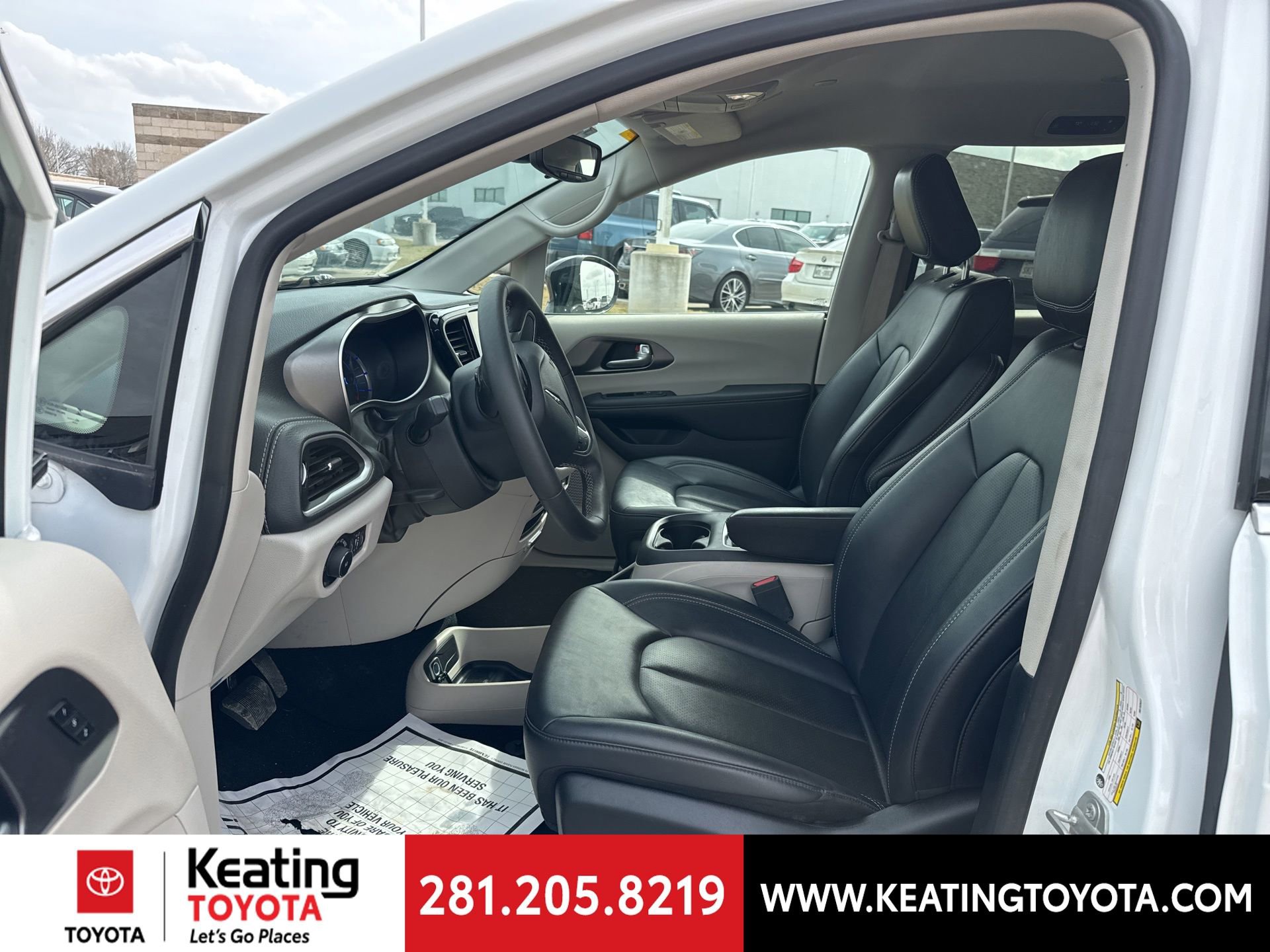 Used 2024 Chrysler Pacifica Select image 15