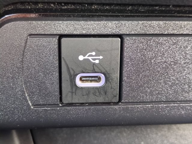 Used 2025 Toyota Prius LE FWD image 20