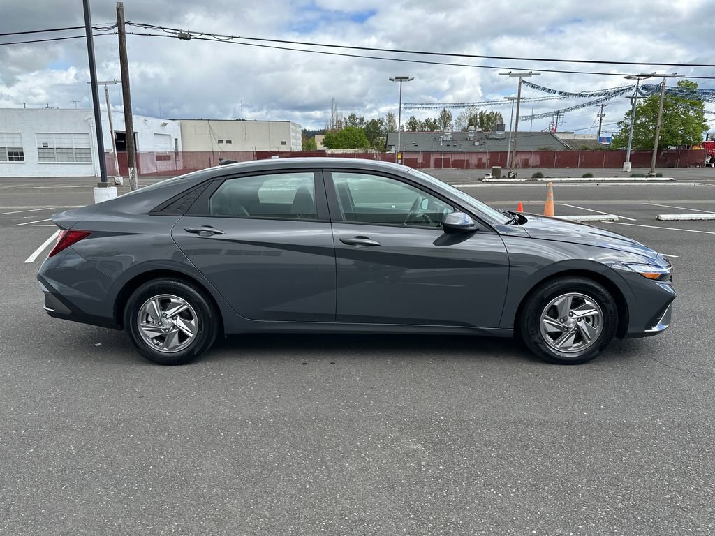 Certified 2025 Hyundai Elantra SE image 7