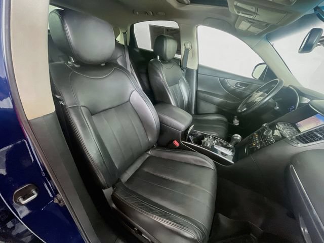 Used 2017 INFINITI QX70 AWD w/ Premium Package image 31