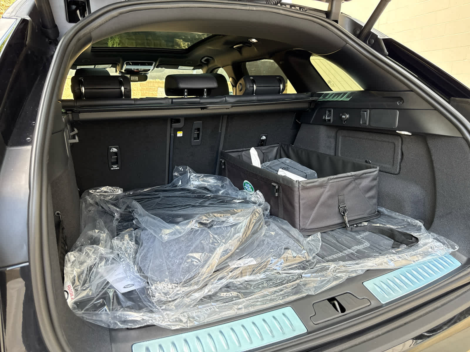 New 2026 Land Rover Range Rover Velar Dynamic SE image 17